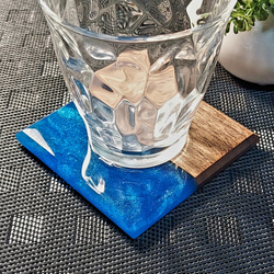 【至福のひとときを彩るコースター】　Elcela　ウッドレジン　木製　ブルー　ポリッシュ仕上げ 3枚目の画像