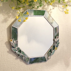 *✴︎:.｡グリーンの八角形鏡　オリーブモチーフ♪　（19.5size/Max22）ステンドグラス 5枚目の画像