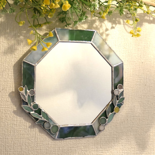 ステンドグラス8角ミラーオリーブ飾り(455) ✴︎:.｡グリーンの八角形鏡 オリーブモチーフ♪ （19.5size