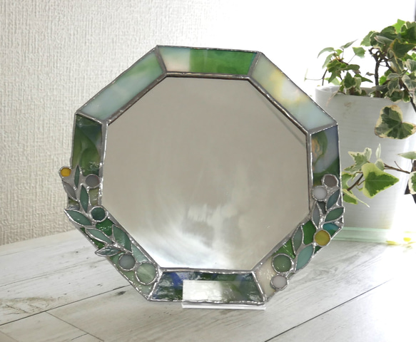 *✴︎:.｡グリーンの八角形鏡　オリーブモチーフ♪　（19.5size/Max22）ステンドグラス 8枚目の画像