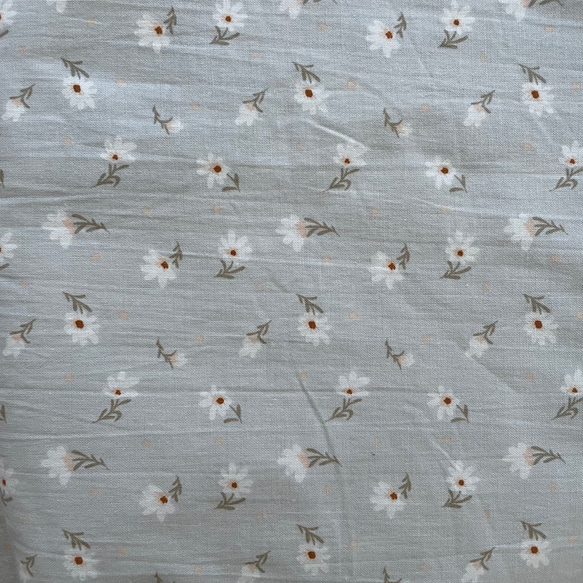 丸洗いできる　カモミール刺繍の巾着ポーチ　ハーフリネン 4枚目の画像