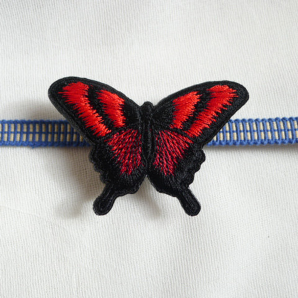 赤と黒の揚羽蝶刺繍帯留め 9枚目の画像