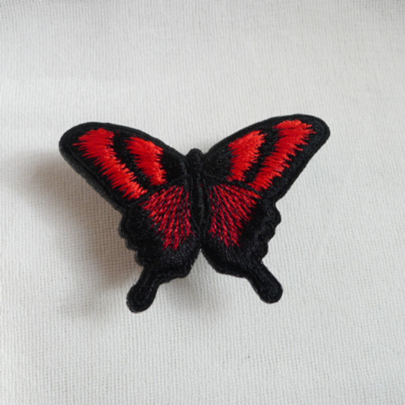 赤と黒の揚羽蝶刺繍帯留め 10枚目の画像