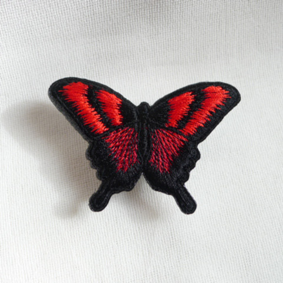 赤と黒の揚羽蝶刺繍帯留め 13枚目の画像