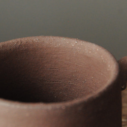 無釉陶器のマグカップ【焦げ茶】 5枚目の画像
