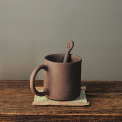 無釉陶器のマグカップ【焦げ茶】 7枚目の画像