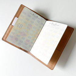 “免運費” Nume 皮革 [一本皮革定制的平裝書，帶有 A6 大小書籤的書皮] 以美麗的糖果色生長的無粉底皮革 第4張的照片