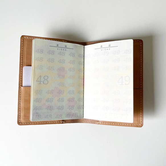 “免運費” Nume 皮革 [一本皮革定制的平裝書，帶有 A6 大小書籤的書皮] 以美麗的糖果色生長的無粉底皮革 第3張的照片