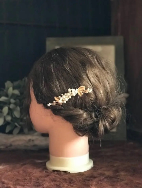 小枝アクセサリー　ビジュー と葉っぱのヘアコーム 4枚目の画像