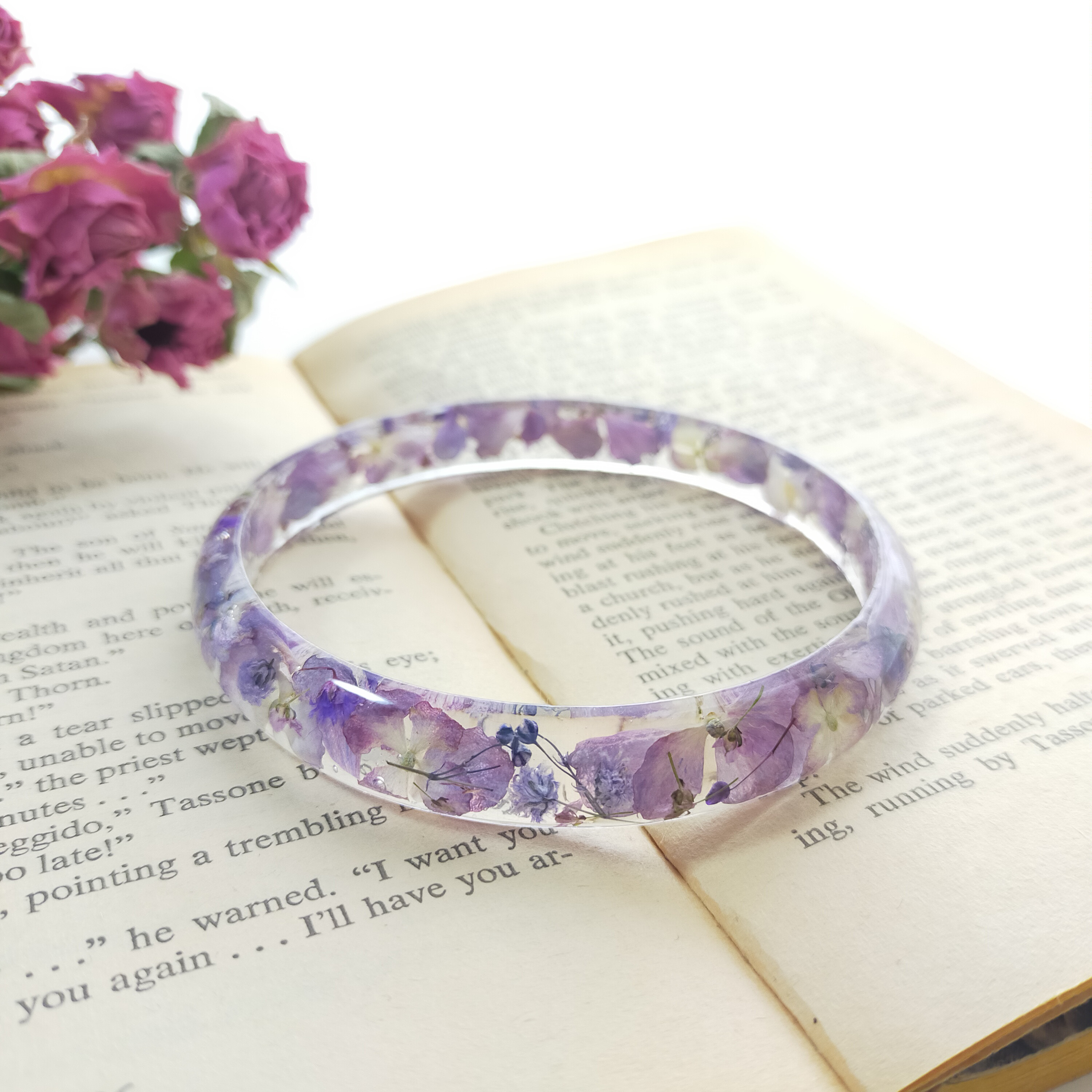 〜ふんわりラベンダーカラーのバングル〜　くすみカラー　アンティーク　紫　パープル　ドライフラワー　レジン　クリア　春夏秋