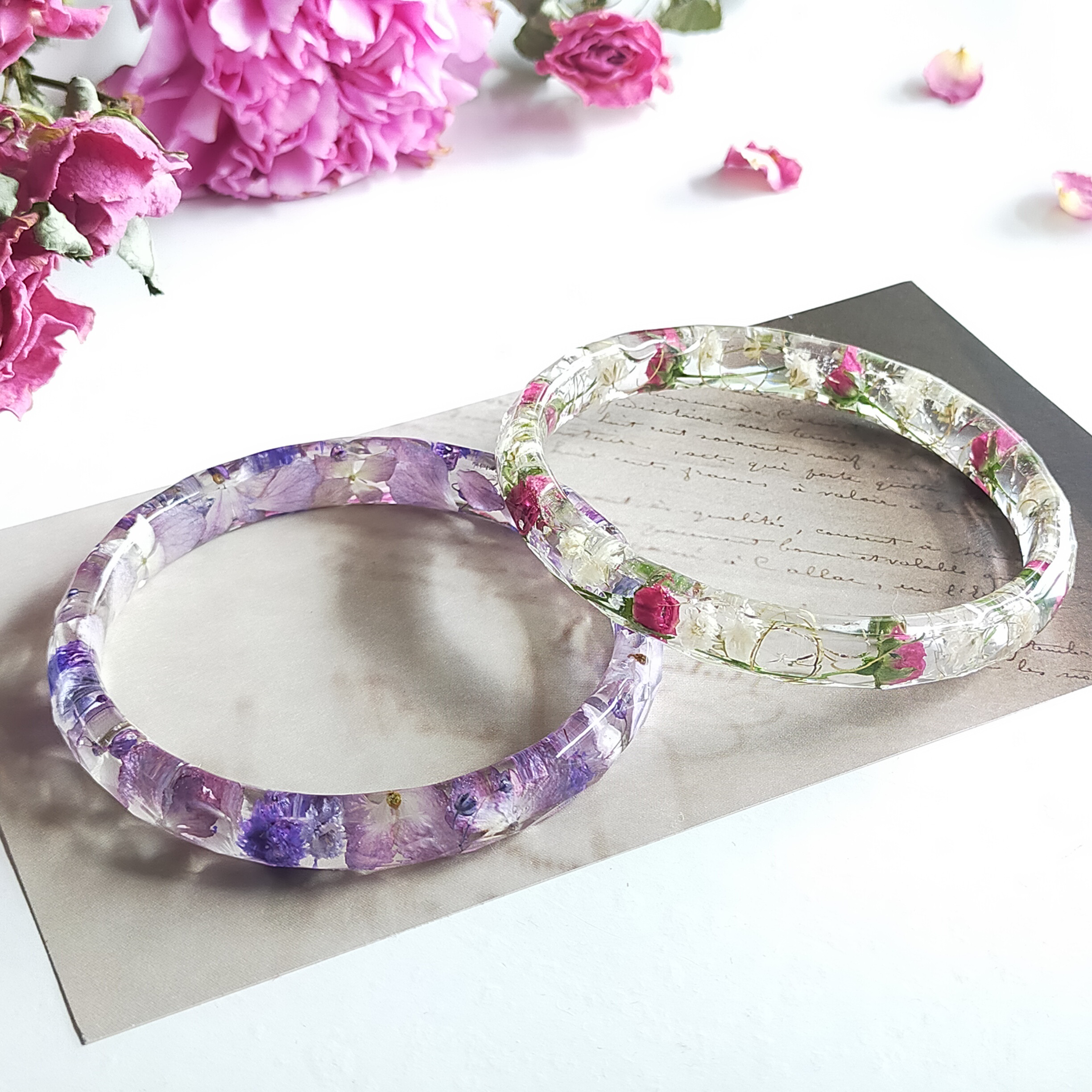 〜ふんわりラベンダーカラーのバングル〜　くすみカラー　アンティーク　紫　パープル　ドライフラワー　レジン　クリア　春夏秋