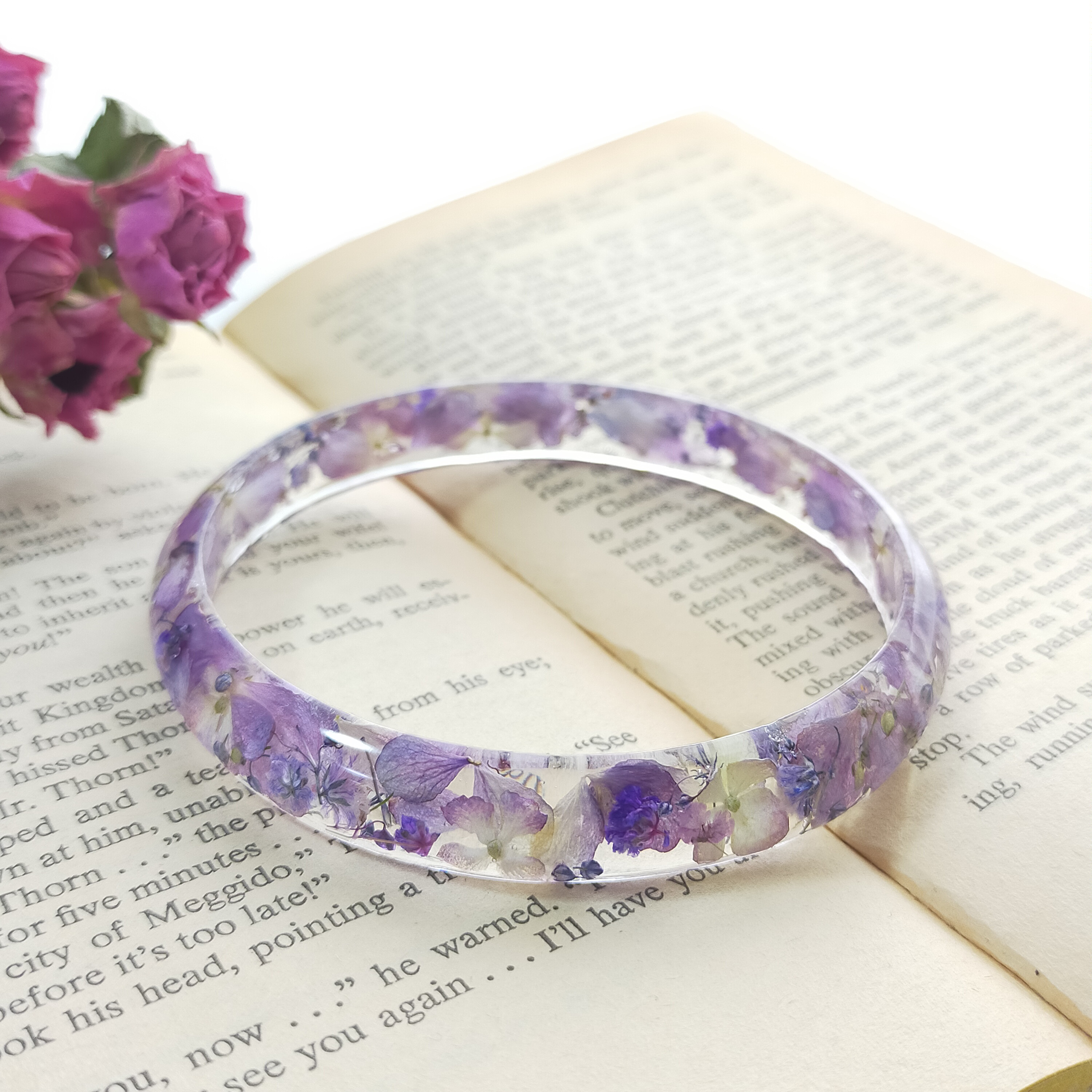 〜ふんわりラベンダーカラーのバングル〜　くすみカラー　アンティーク　紫　パープル　ドライフラワー　レジン　クリア　春夏秋