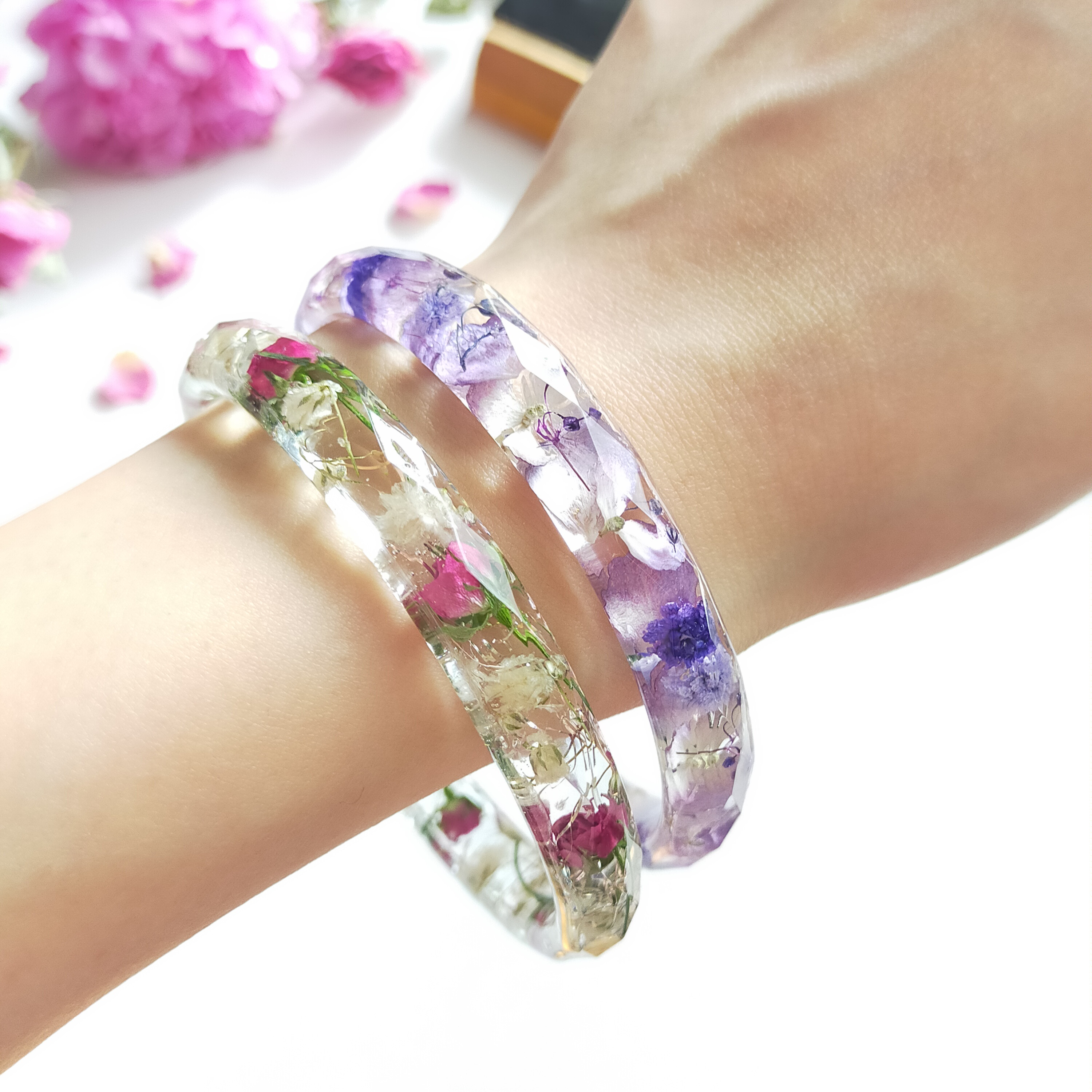 〜ふんわりラベンダーカラーのバングル〜　くすみカラー　アンティーク　紫　パープル　ドライフラワー　レジン　クリア　春夏秋