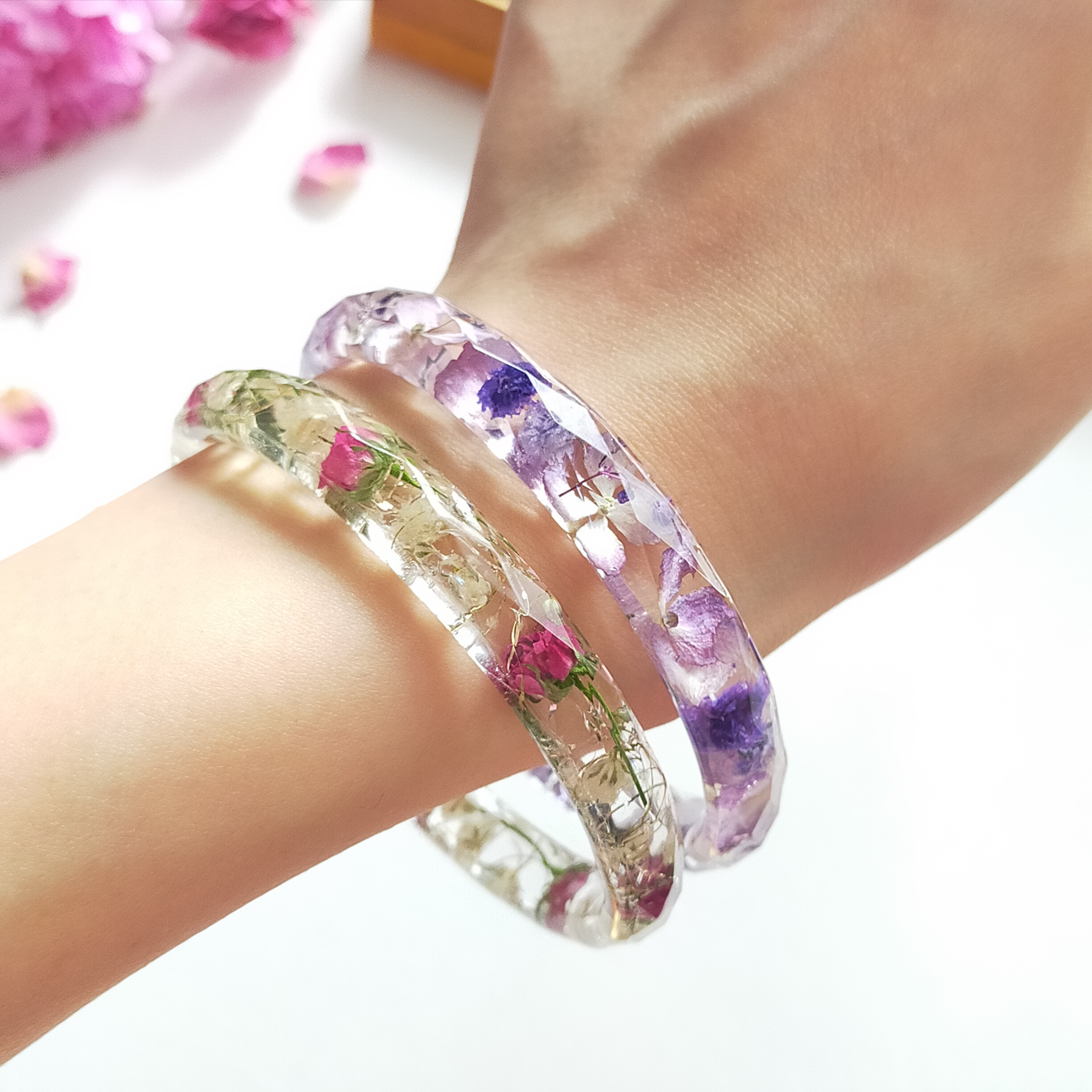 〜ふんわりラベンダーカラーのバングル〜　くすみカラー　アンティーク　紫　パープル　ドライフラワー　レジン　クリア　春夏秋