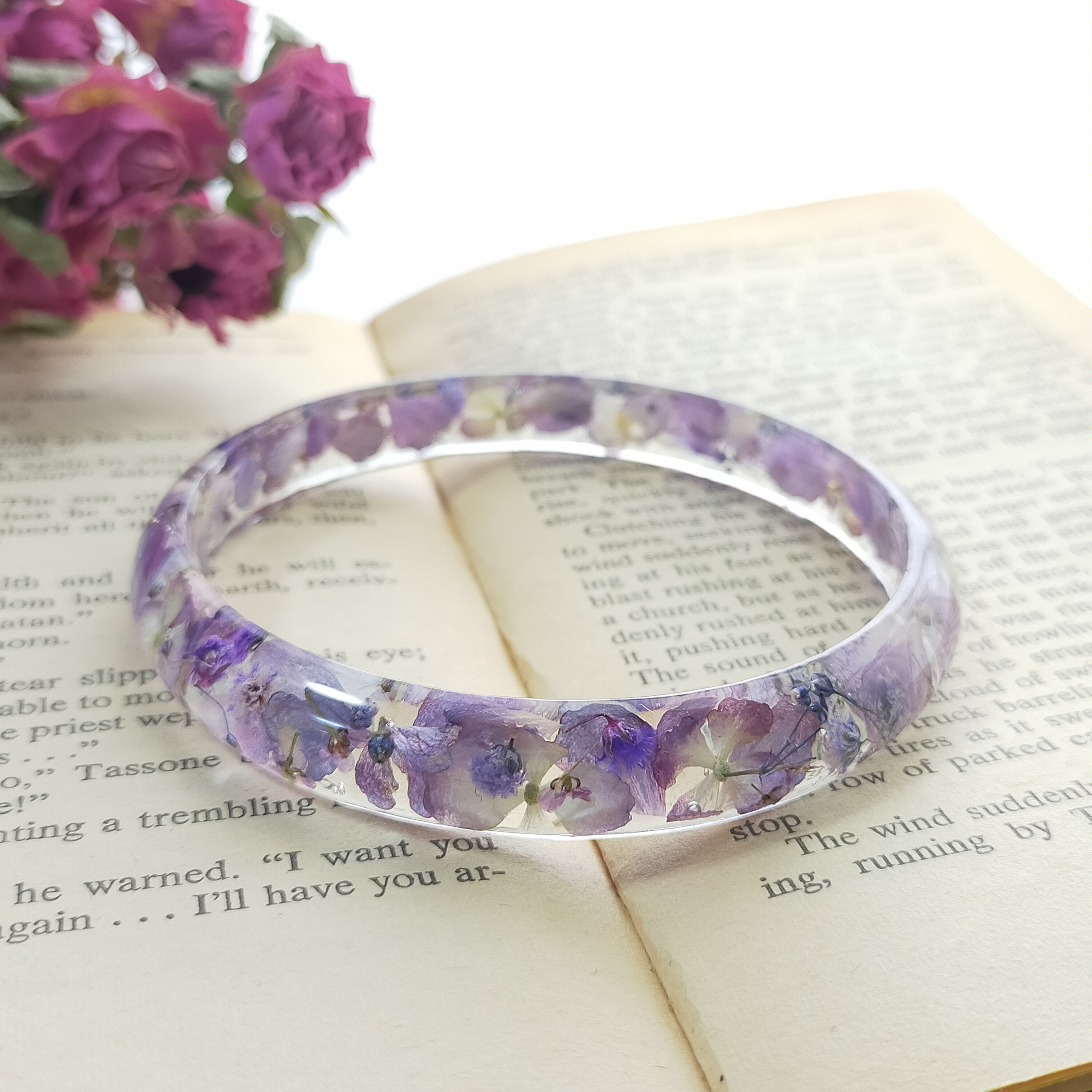 〜ふんわりラベンダーカラーのバングル〜　くすみカラー　アンティーク　紫　パープル　ドライフラワー　レジン　クリア　春夏秋