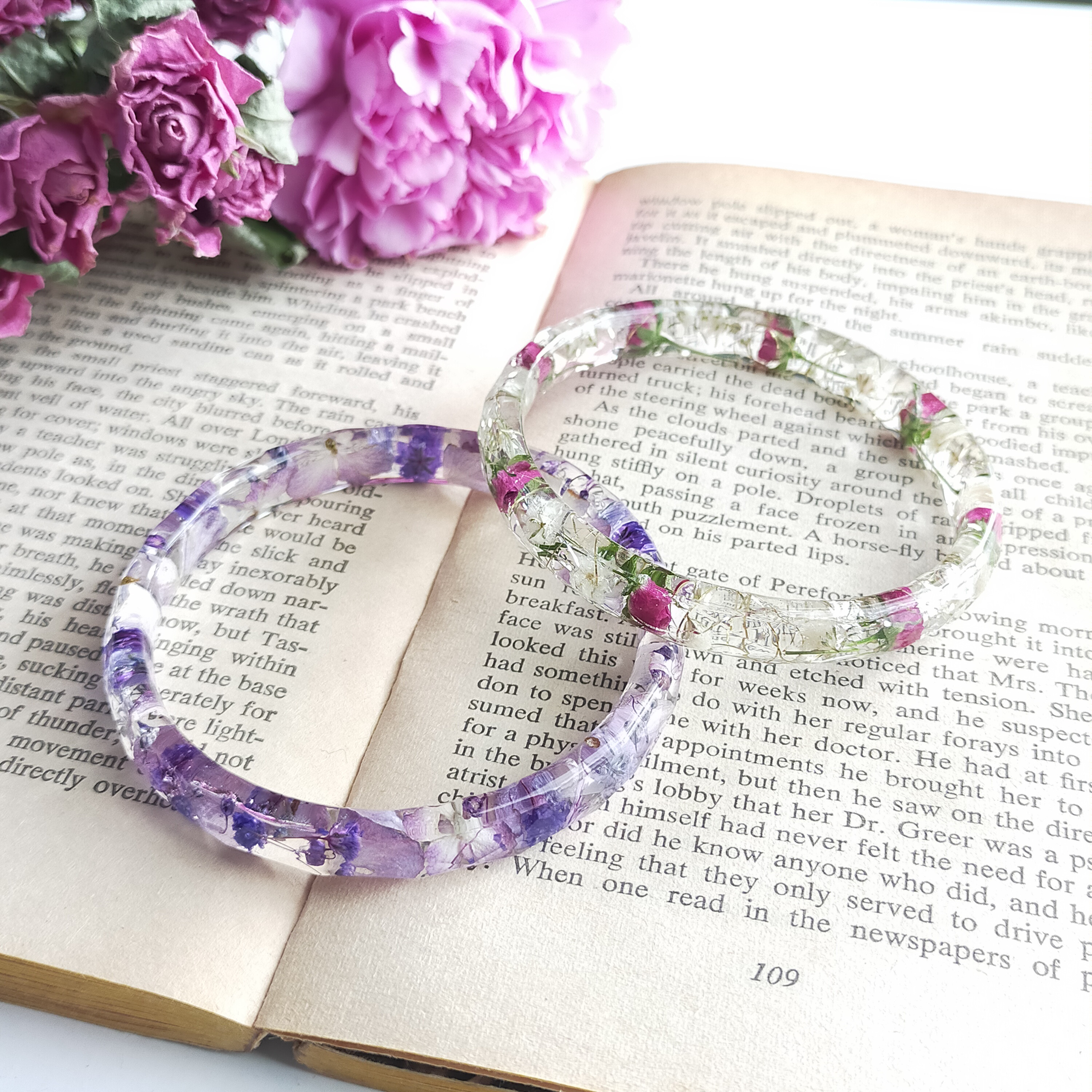 〜ふんわりラベンダーカラーのバングル〜　くすみカラー　アンティーク　紫　パープル　ドライフラワー　レジン　クリア　春夏秋