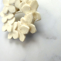 花のbroach 〈ニチニチソウ〉白 2枚目の画像