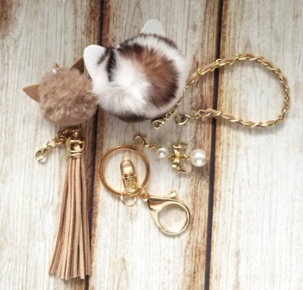 MIU MIU 猫デザイン ファーチャーム MIU MIU 猫デザイン ファーチャーム