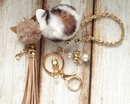 MIU MIU 猫デザイン ファーチャーム MIU MIU 猫デザイン ファーチャーム