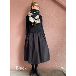 RATA ❤️ 黑色和海軍藍 ❤️ 長度可以從M到3L選擇 ❣️ 乾淨漂亮的腰部 ❣️ 成人喇叭裙，柔軟地展開 ❤️ 堅固的材質 第2張的照片