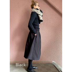 RATA ❤️ 黑色和海軍藍 ❤️ 長度可以從M到3L選擇 ❣️ 乾淨漂亮的腰部 ❣️ 成人喇叭裙，柔軟地展開 ❤️ 堅固的材質 第3張的照片
