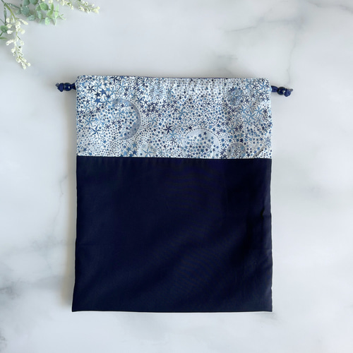 M 35×30】リバティアデラジャ（星・ブルー）紺色の巾着袋、縦35cm×横