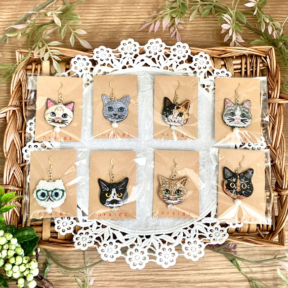 猫さん刺繍とコットンパールのピアスandイヤリング_短めチェーン 1枚目の画像