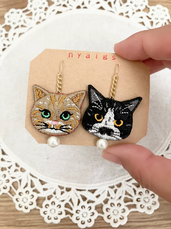 猫さん刺繍とコットンパールのピアスandイヤリング_短めチェーン 2枚目の画像