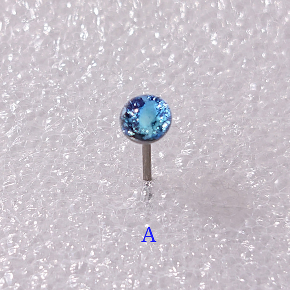 蓄光 極小 丸 ピアス 4mm ～星の記憶～ 選べるカラー 7枚目の画像