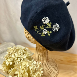 秋冬【キッズ/厚地】播州織クローバー刺繍 ベレー帽子　ネイビー　 1枚目の画像