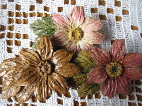 新品 赤い花彫刻の皿 手掘り 【公式通販】