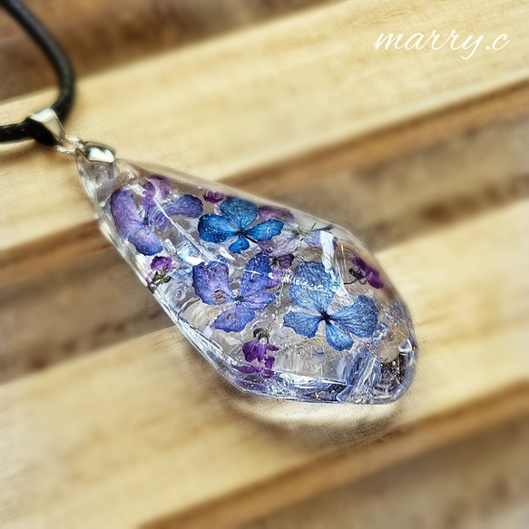 【fairy様】1345天然石　琉球ガラス　紫陽花　猫　月型　レジン　ネックレス 紫陽花～*琉球ガラス入り鉱石ネックレス marry.c's