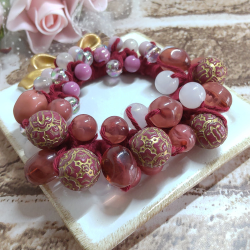 シュシュ  ヘアゴム  ビーズ  レッド ピンク シュシュ ヘアゴム ビーズ レッド ピンク ビーズボール ビジュー