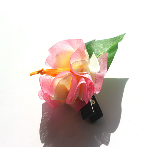 ꫛꫀꪝ✧︎*。オーロラフラワーデザインレジンヘアゴム