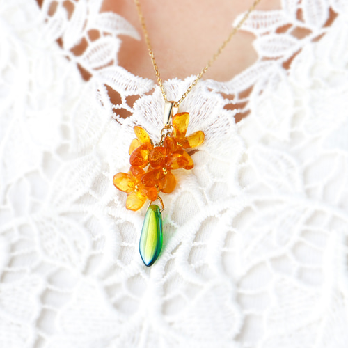 金木犀様オーダー専用ページ 琥珀の金木犀ネックレス 秋色 秋 花 キンモクセイ 金木犀 琥珀