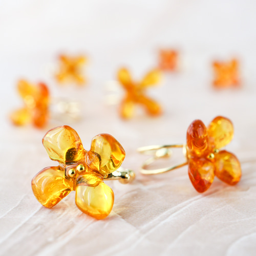 琥珀の金木犀ネックレス 秋色 秋 花 キンモクセイ 金木犀 琥珀 バル