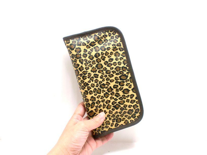 カードケースにもなる！カメレオン長財布