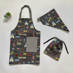 昆虫柄⭐︎120〜130こどもエプロン、三角巾、巾着の3点セット 1枚目の画像