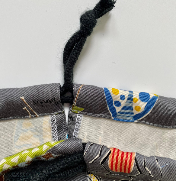 昆虫柄⭐︎120〜130こどもエプロン、三角巾、巾着の3点セット 10枚目の画像