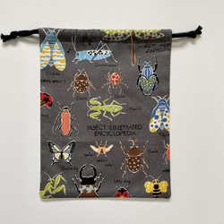 昆虫柄⭐︎120〜130こどもエプロン、三角巾、巾着の3点セット 9枚目の画像