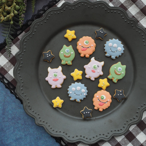 2024♡ハロウィンアイシングクッキーセット Creema限定』『ハロウィン2024』魔女の黒ねこちゃんアイシングクッキー