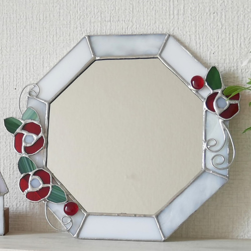 ✴︎:.｡ 赤い花のホワイト八角形の鏡♪ (size19.5/Max22) ステンド
