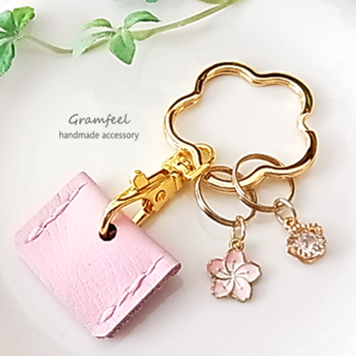 シンプルな桜キーホルダー＊3連＊クリスタルガラス桜チャーム付き* 花