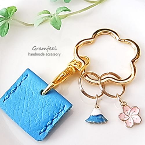 シンプルな桜キーホルダー＊3連＊クリスタルガラス桜チャーム付き* 花