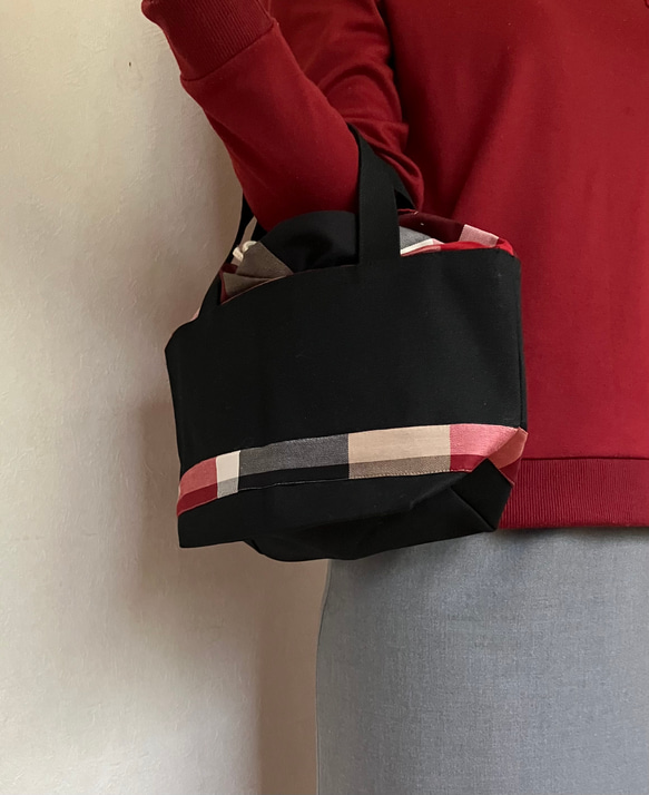 〈通勤通学のサブバッグに〉黒色帆布の巾着トートバッグ　ランチバッグ 3枚目の画像