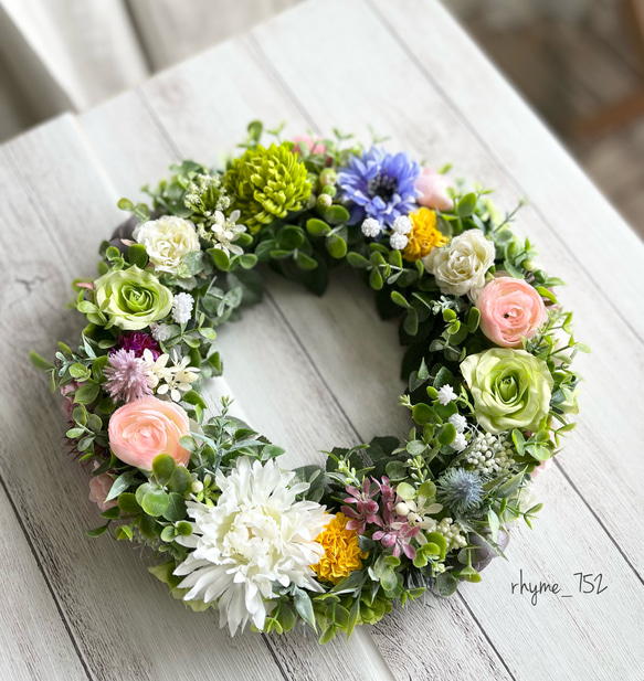 ホワイト＆グリーンのフラワーリース　造花　アーティフィシャルフラワー ホワイト＆グリーンのフラワーリース造花アーティフィシャルフラワー