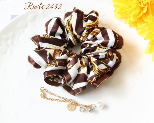 ロープ柄シュシュ　ヘアゴム　コットン　スカーフ風　ホワイト　ゴールド ロープ柄シュシュ ヘアゴム コットン スカーフ風 ホワイト ゴールド