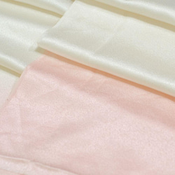 正絹　サーモンピンクのぼかしはぎれ　2枚セット　和小物、つまみ細工などに 1枚目の画像