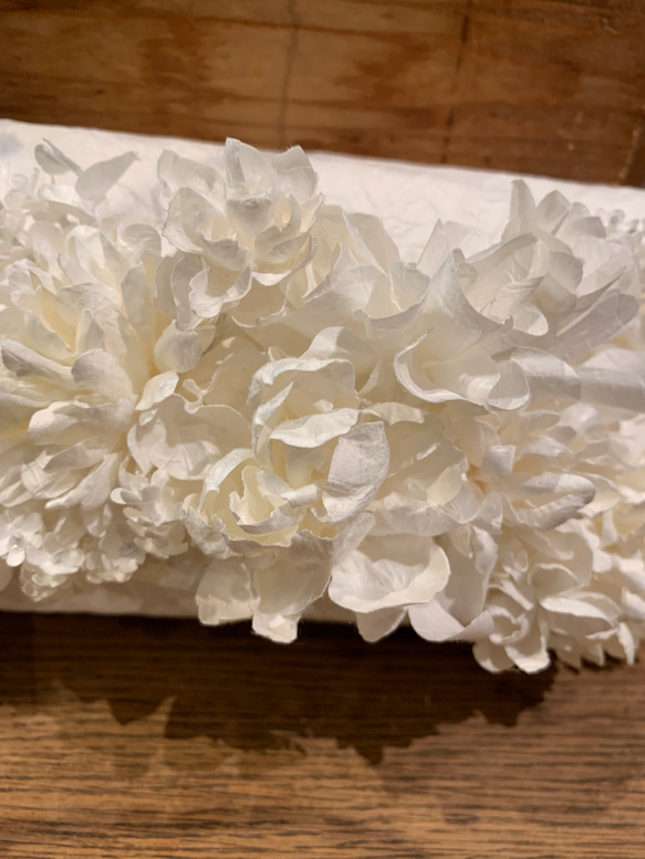 牛乳パックで作った花束のクラッチバッグ 4枚目の画像