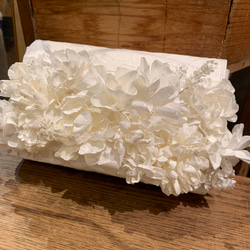 牛乳パックで作った花束のクラッチバッグ 3枚目の画像